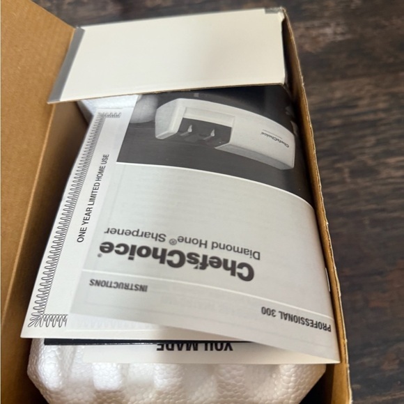 Chefs Choice 300 Diamond Hone Electric Knife Sharpener - Black and White - Picture 4 of 6